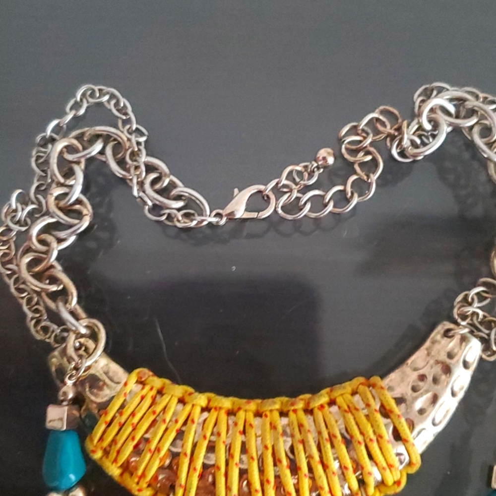 Beaded necklace - Picture 2 of 2
